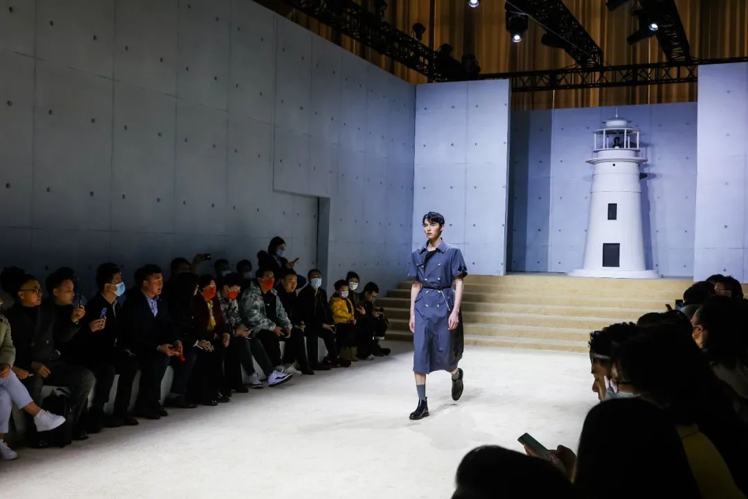 突破與自由,民族服裝定制品牌隆慶祥2023春夏新品發布會“自由之境”圓滿舉行