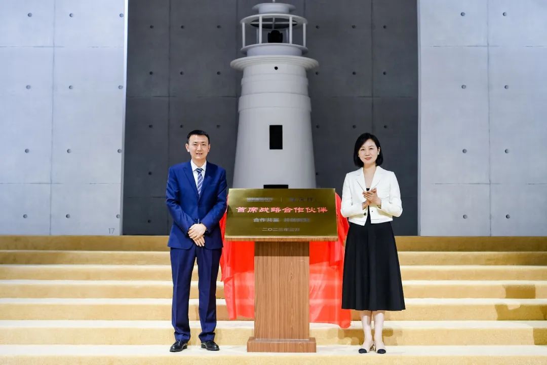 突破與自由,民族服裝定制品牌隆慶祥2023春夏新品發布會“自由之境”圓滿舉行