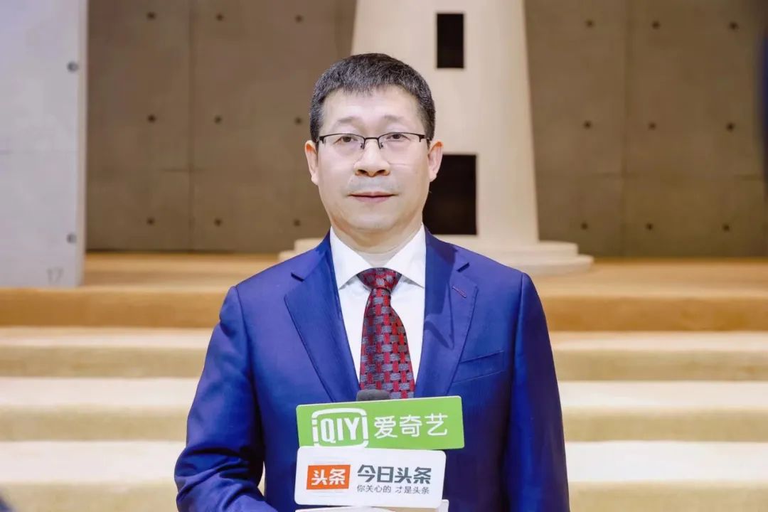 突破與自由,民族服裝定制品牌隆慶祥2023春夏新品發布會“自由之境”圓滿舉行