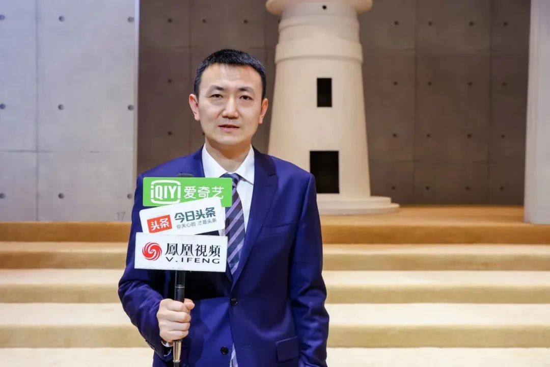 突破與自由,民族服裝定制品牌隆慶祥2023春夏新品發布會“自由之境”圓滿舉行