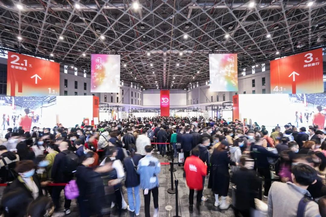 陸大榮:聽黨話跟黨走,民營企業大有作為 ——在蘇州市服裝業商會二屆二次會員大會上的發言