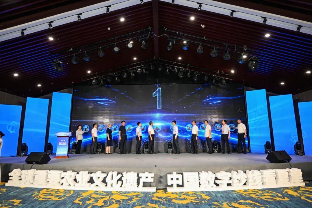 “構筑產業數智生態,打造數字紗線基地”--紡織行業數字化轉型峰會(夏津)在山東省德州市夏津縣舉行。
