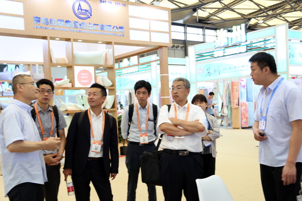 山東292家企業齊聚31屆華交會，青島家紡展團大放異彩