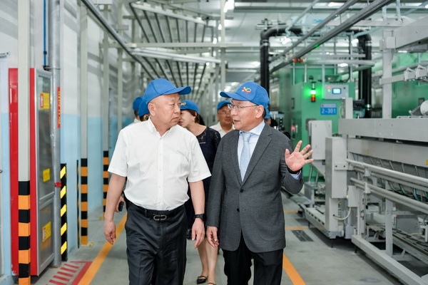 循道追光,致遠未來——蘭精授牌華源紗線生產全球標桿工廠共赴璀璨新征程