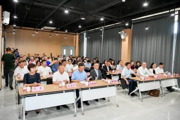 循道追光,致遠未來——蘭精授牌華源紗線生產全球標桿工廠共赴璀璨新征程