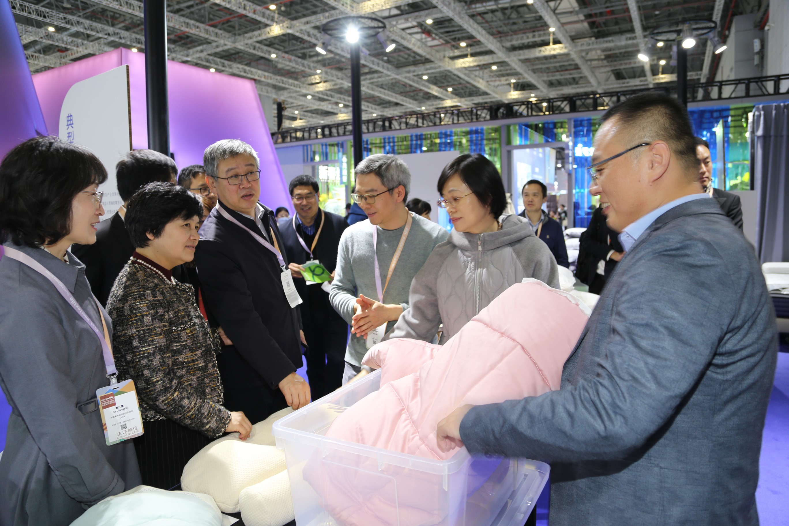 青島組團參加intertextile家紡展,副市長趙燕一行蒞臨考察