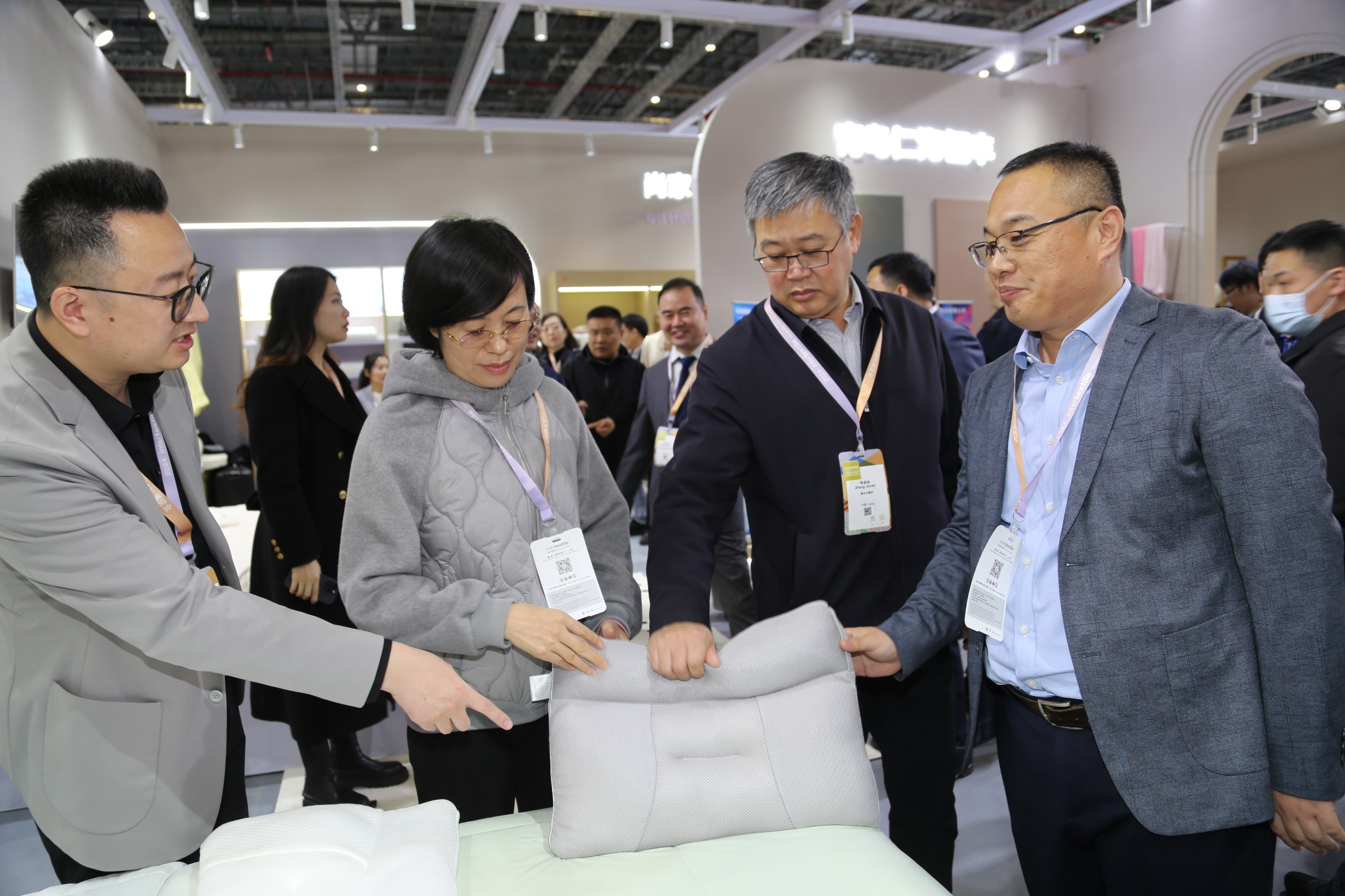 青島組團參加intertextile家紡展,副市長趙燕一行蒞臨考察