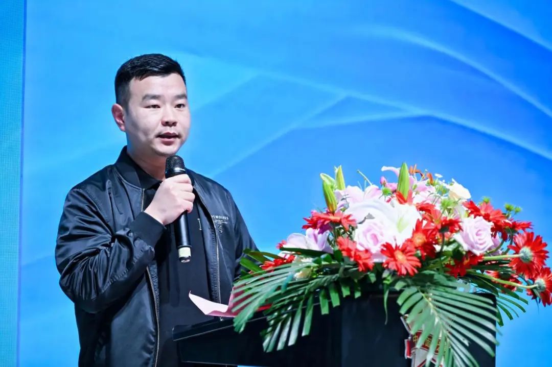 好面料在柯橋聚集2024中國面料之星啟動儀式暨知名服飾品牌趨勢交流分享會在紹興國際會展中心成功舉辦。