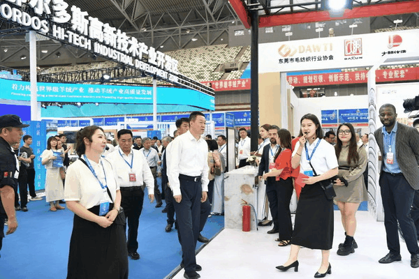 36家毛織企業抱團參展中國（鄂爾多斯）國際羊絨羊毛展覽會，提升大朗品牌知名度 