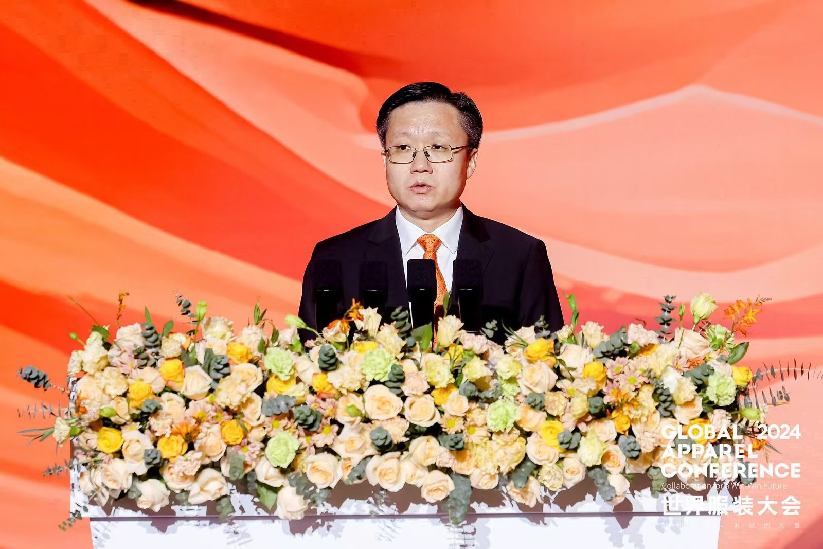 “融和”20個(gè)國家和地區(qū)服裝精英,2024世界服裝大會(huì)在東莞虎門開幕