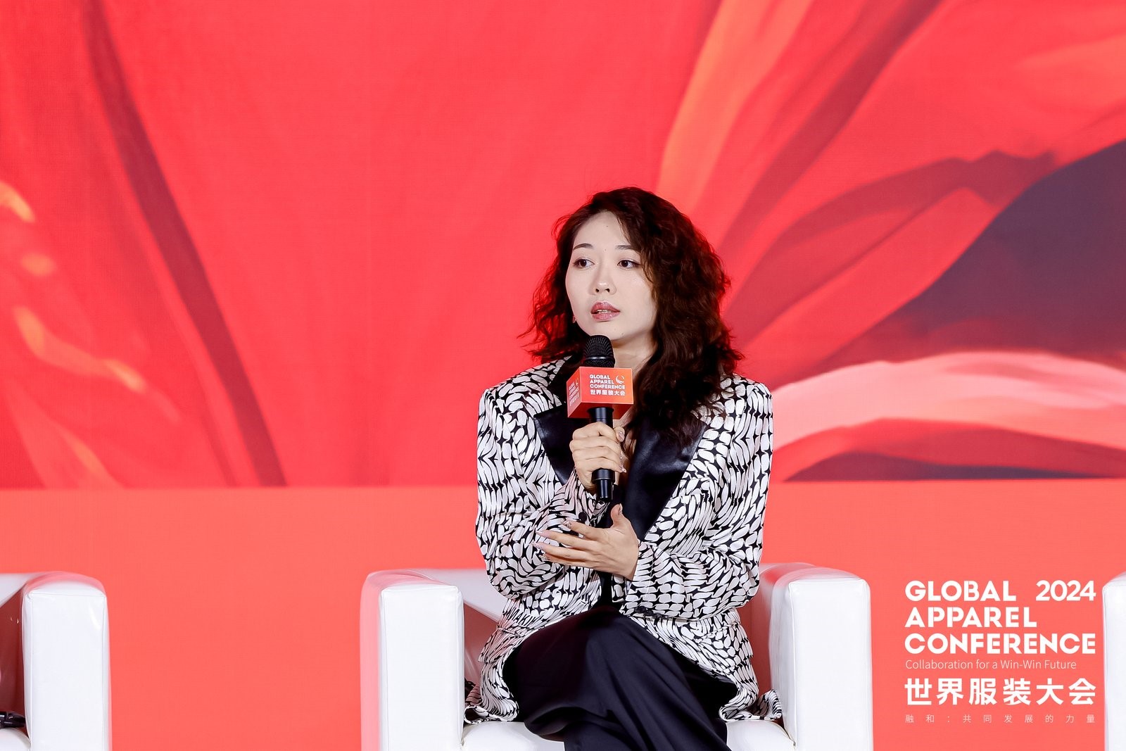 “融和”20個(gè)國家和地區(qū)服裝精英,2024世界服裝大會(huì)在東莞虎門開幕
