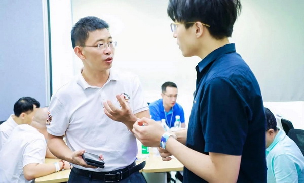 28歲身價(jià)過(guò)億:清華男孩的AI電商百億銷(xiāo)售神話之路