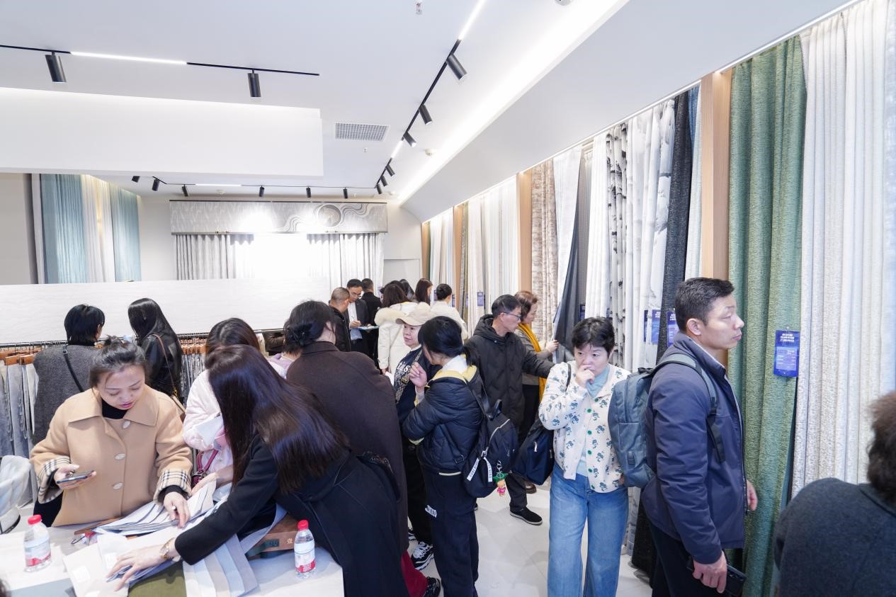 智造織就未來(lái)，錦韻潮動(dòng)全球！2025海寧春季家博會(huì)今日啟幕
