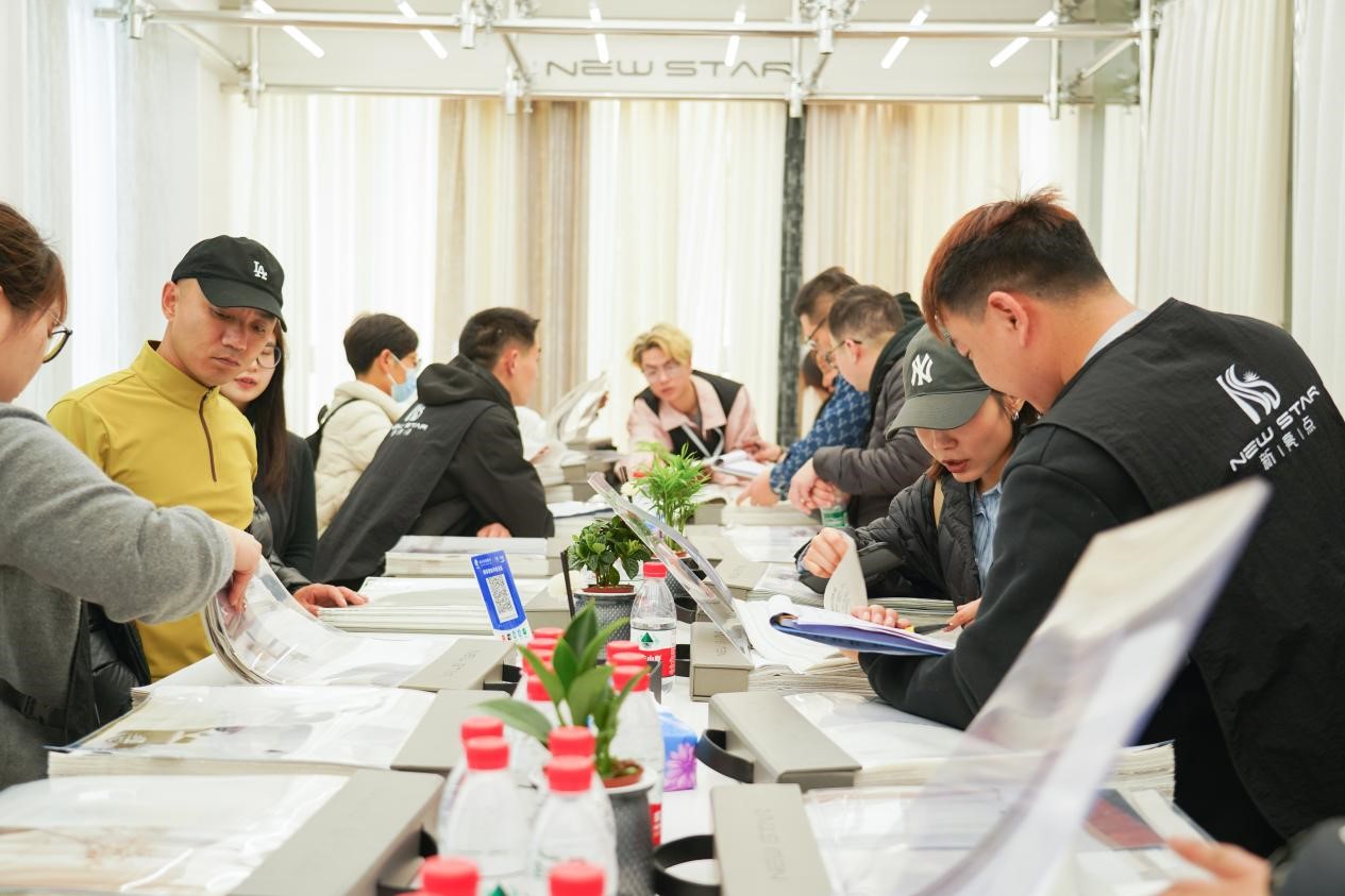 智造織就未來(lái)，錦韻潮動(dòng)全球！2025海寧春季家博會(huì)今日啟幕