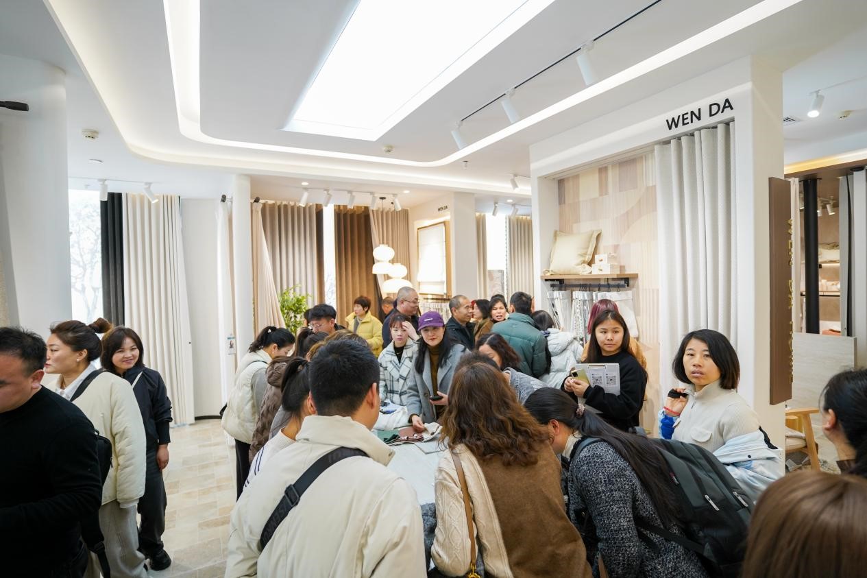 智造織就未來(lái)，錦韻潮動(dòng)全球！2025海寧春季家博會(huì)今日啟幕