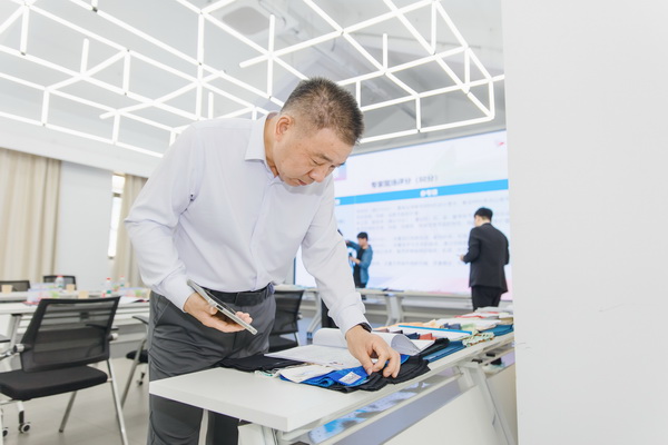 挖掘創新人才,激發產業活力!“第十屆(2025年)十佳紡織面料設計師及培養先進單位評選”評審會于柯橋舉行
