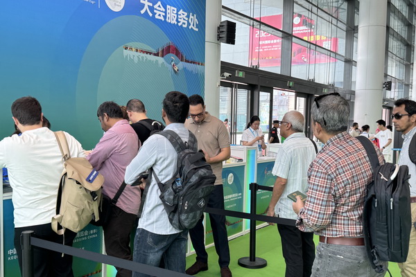 新形勢(shì)、新機(jī)遇，2025柯橋春季國際紡博會(huì)拉開帷幕，全方位展示中國紡織發(fā)展的強(qiáng)韌