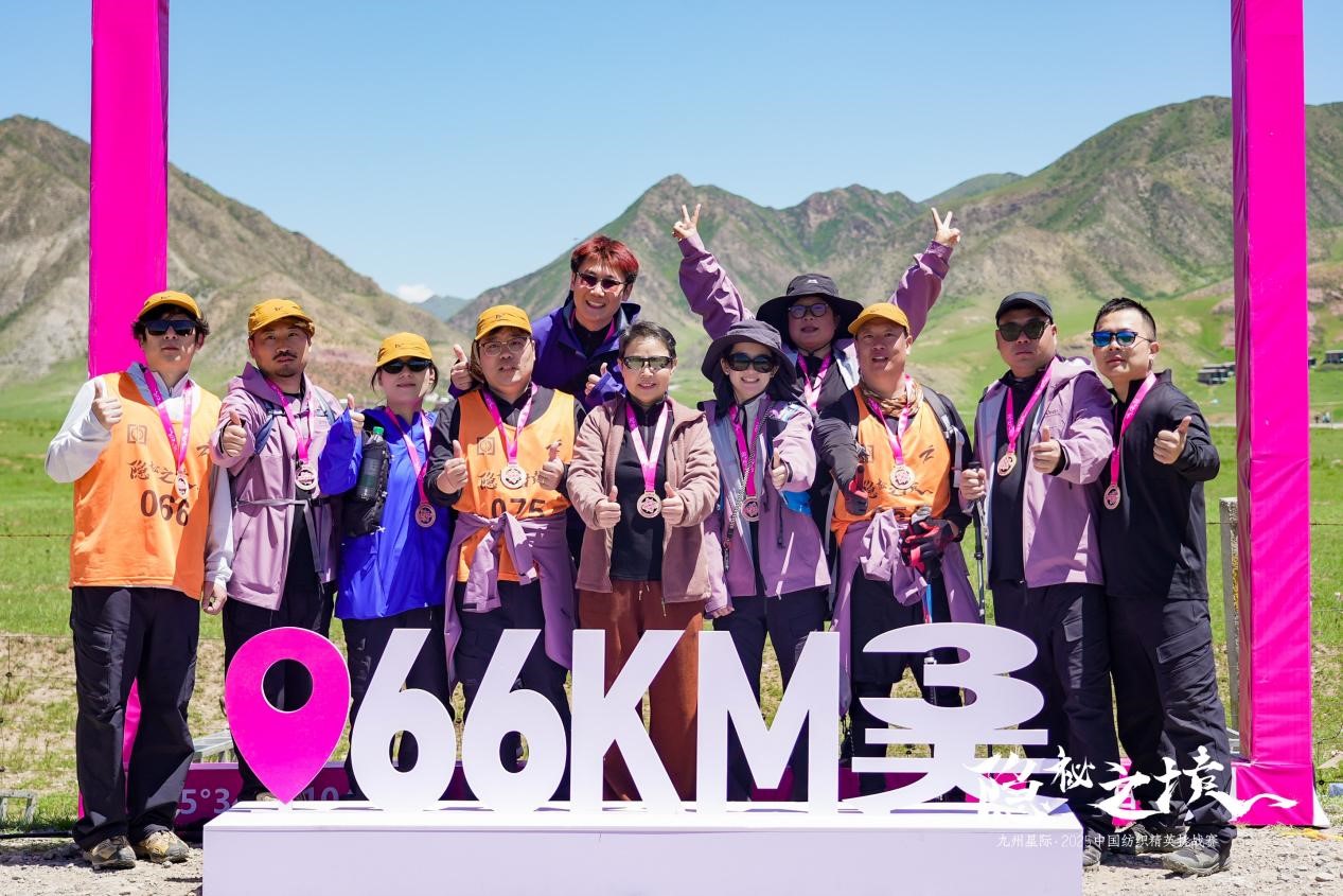 風雨同征途,九州星際·2025中國紡織精英挑戰賽徒步桑科草原!