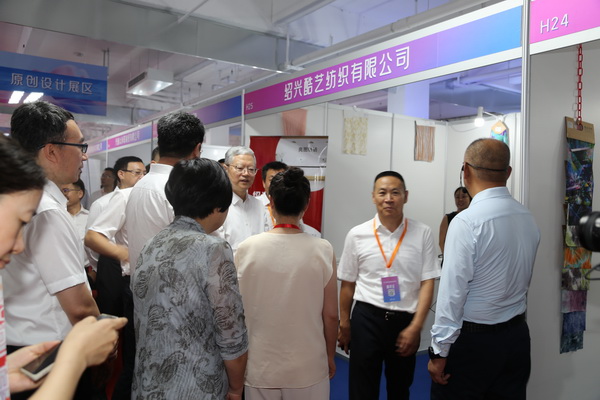  中華紡織網(wǎng)面輔料展區(qū)成功舉辦推介會，新材料、新工藝 助力興城泳裝產(chǎn)業(yè)升級