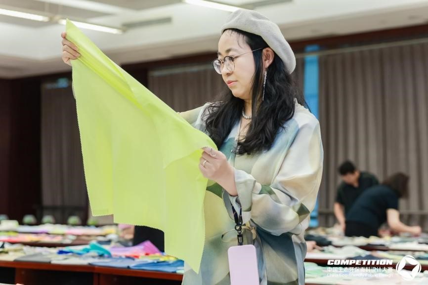 2800款面料&ldquo;綠動時尚&rdquo;，2025第八屆中國生態(tài)環(huán)保面料設計大賽評審會在盛澤舉辦！