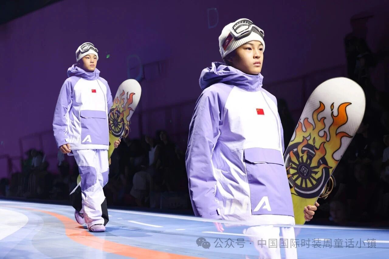安踏兒童&ldquo;競(jìng)界新生&rdquo;開幕秀活力開啟2026中國國際時(shí)裝周&middot;童話小鎮(zhèn)