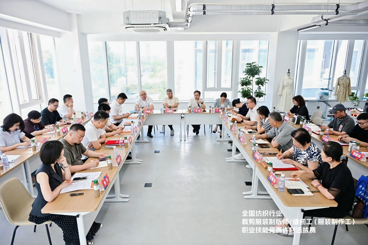 全國紡織行業服裝制版師/縫紉工職業技能競賽許村選拔賽鳴鑼開賽，助力許村服裝產業提質升級