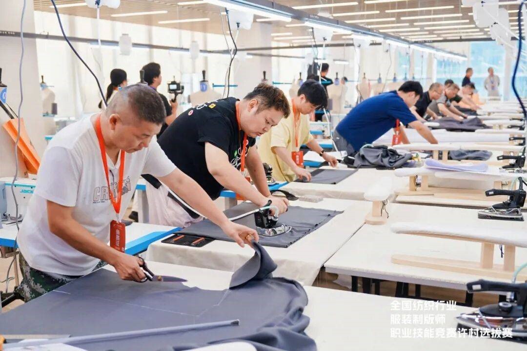 匠心比武立工藝標桿&mdash;&mdash;全國紡織行業(yè)服裝制版師、縫紉工技能競賽許村選拔賽開賽