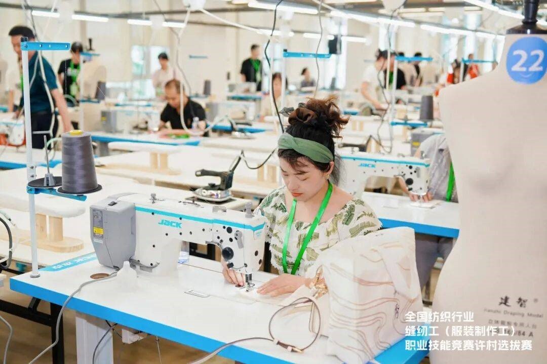 匠心比武立工藝標桿&mdash;&mdash;全國紡織行業(yè)服裝制版師、縫紉工技能競賽許村選拔賽開賽